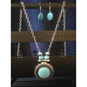 Beautiful Vintage Faux Turquoise Necklace And Earrings